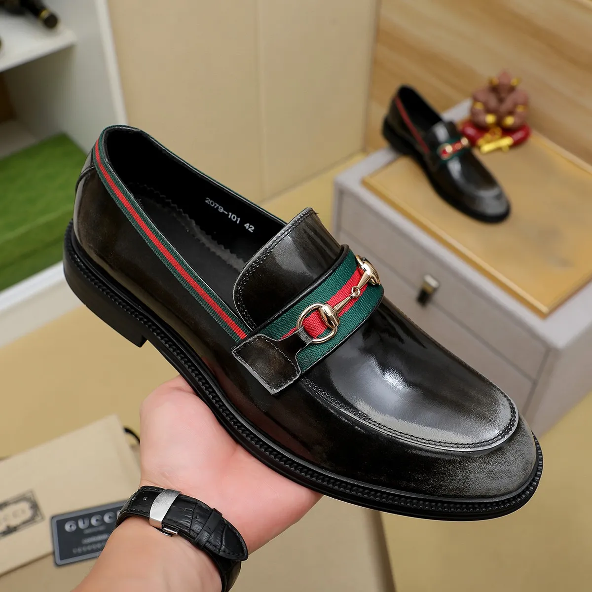 Men's shoes 💰460 💰💰Gucci official website men's business formal leather shoes update💥Hong Kong counters synchronize new styles💥completely one to one replica shipment👍zero difference in counter quality 0⃣️all made of imported first-layer cowhide on the outside with original hardware buckles➕water-dyed🐂leather lining production, color, code matching 39-44 (customized at 38.45.46)……